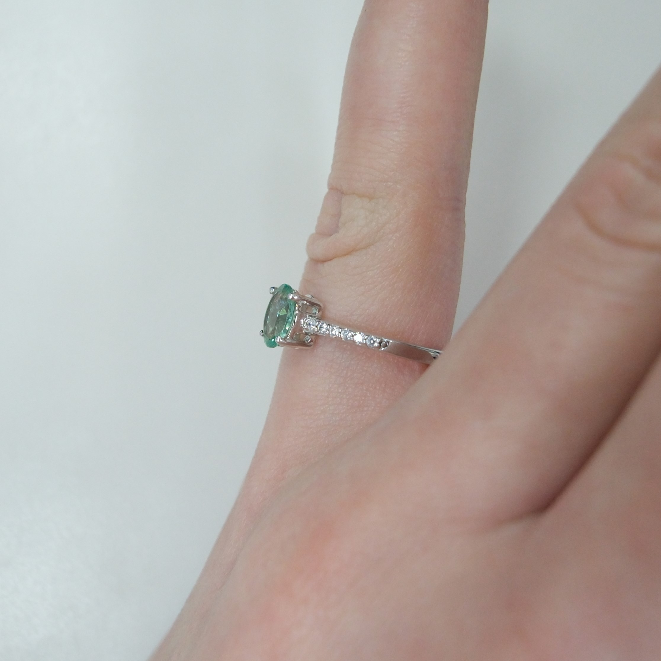 Серебряное кольцо с апатитом